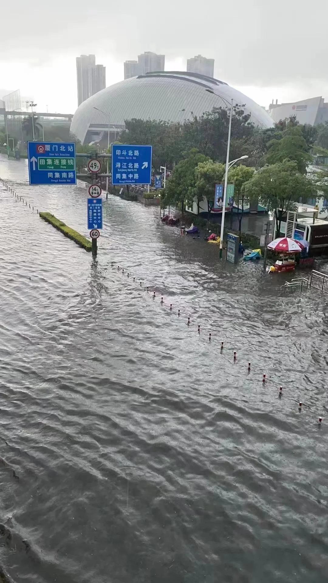 厦门暴雨最新预警信号及其影响